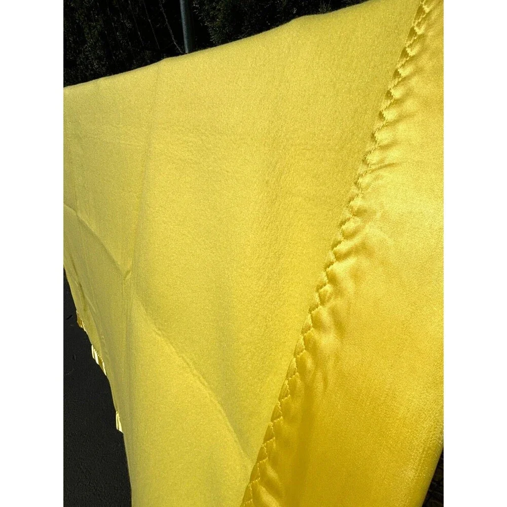 Vintage Handcrafted Thermal Fleece Blanket‎ Sateen Trimmed 65